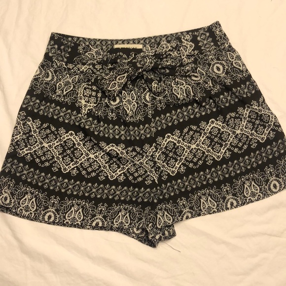Monteau Shorts black and white - Picture 2 of 5